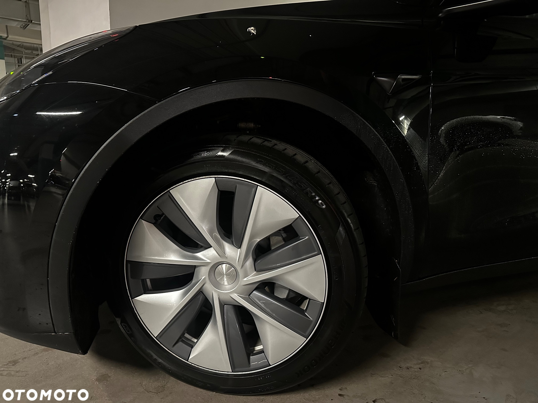 Tesla Y Long Range AWD - 11
