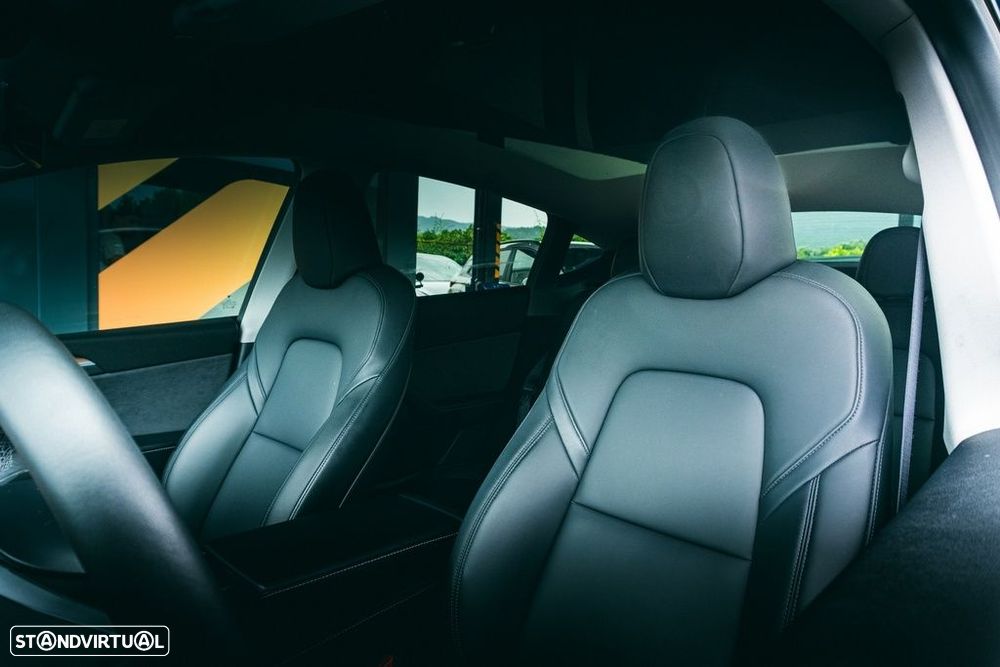 Tesla Model Y - 9