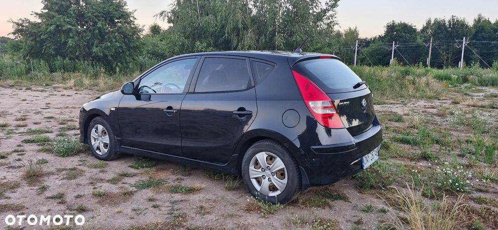 Hyundai i30 1.4 Base + - 7