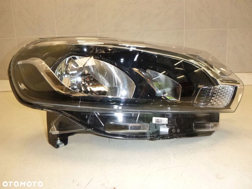 TOYOTA PROACE LAMPA PRZÓD PRAWA HALOGEN 10 PIN UK - 5