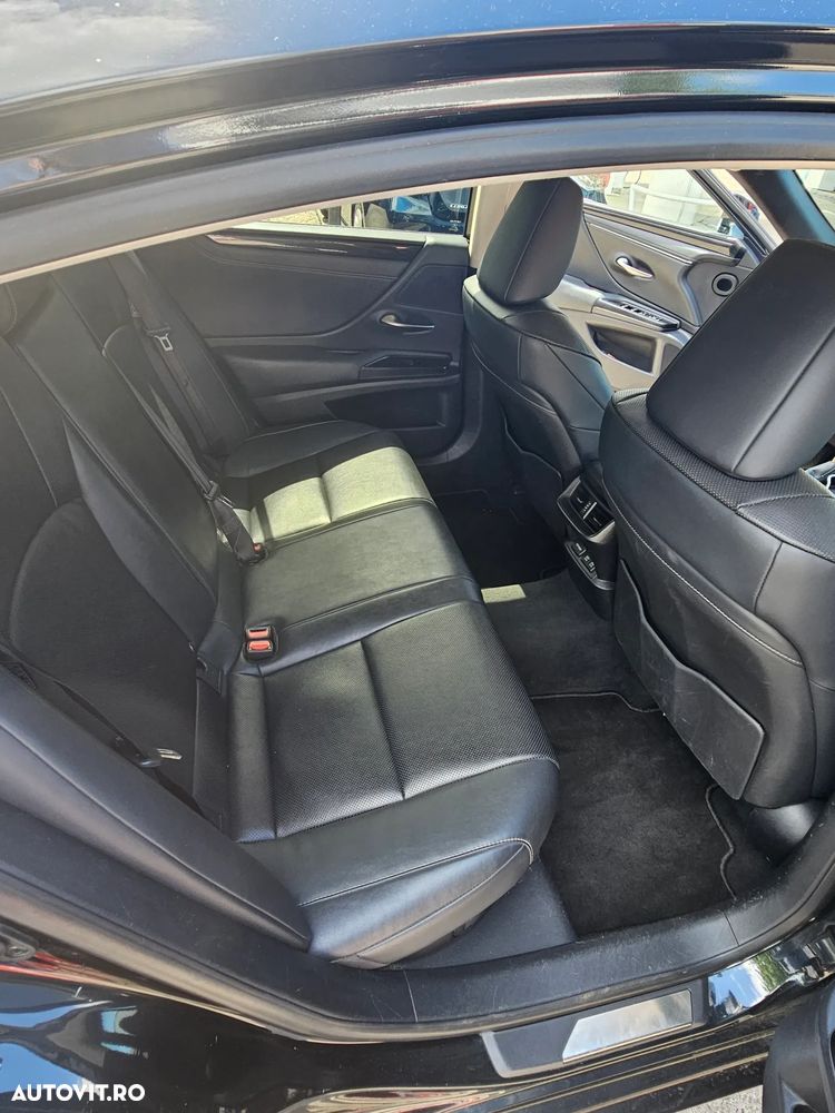 Lexus Seria ES 300h 2.5 TNGA HV 25H- 4X2 CVT Business - 4