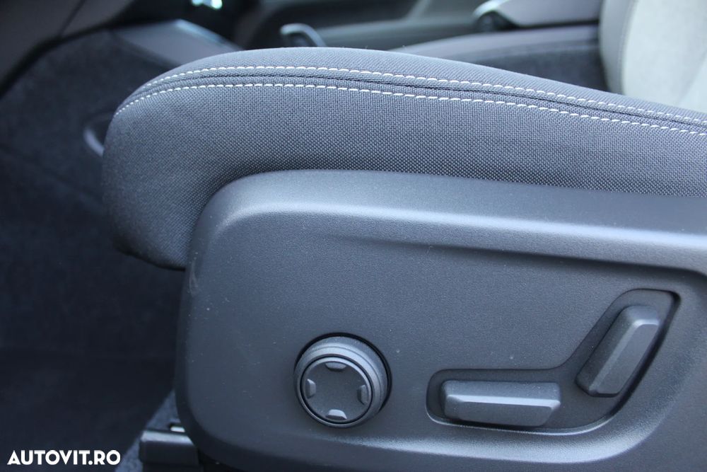 Volvo XC 40 B3 AT FWD MHEV Plus Dark - 12