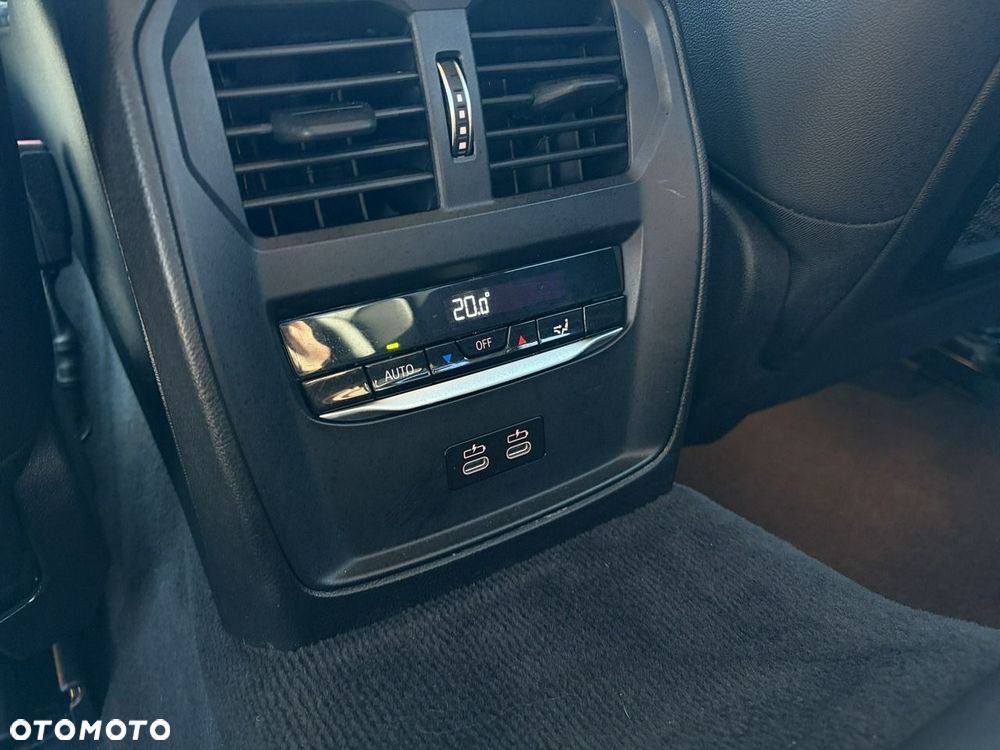 BMW Seria 3 320i Sport Line - 29