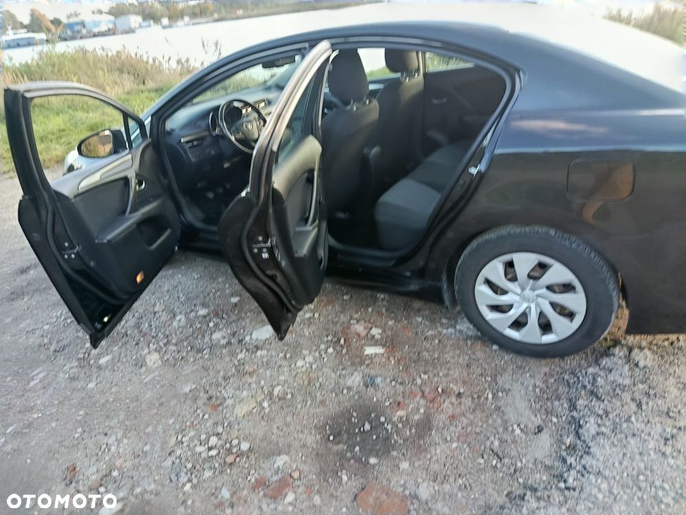 Toyota Avensis 1.8 Active - 10
