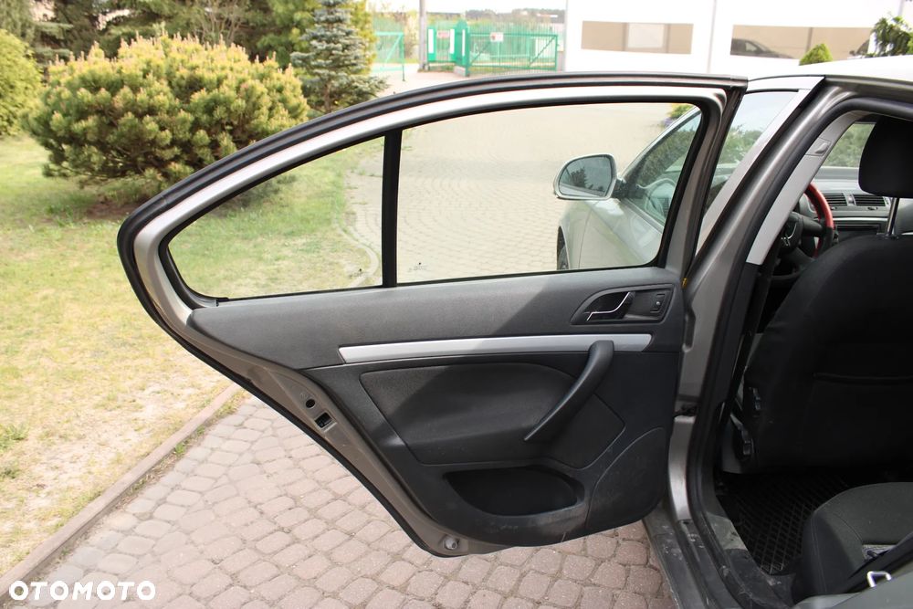 Skoda Octavia 1.8 TSI Ambiente - 14