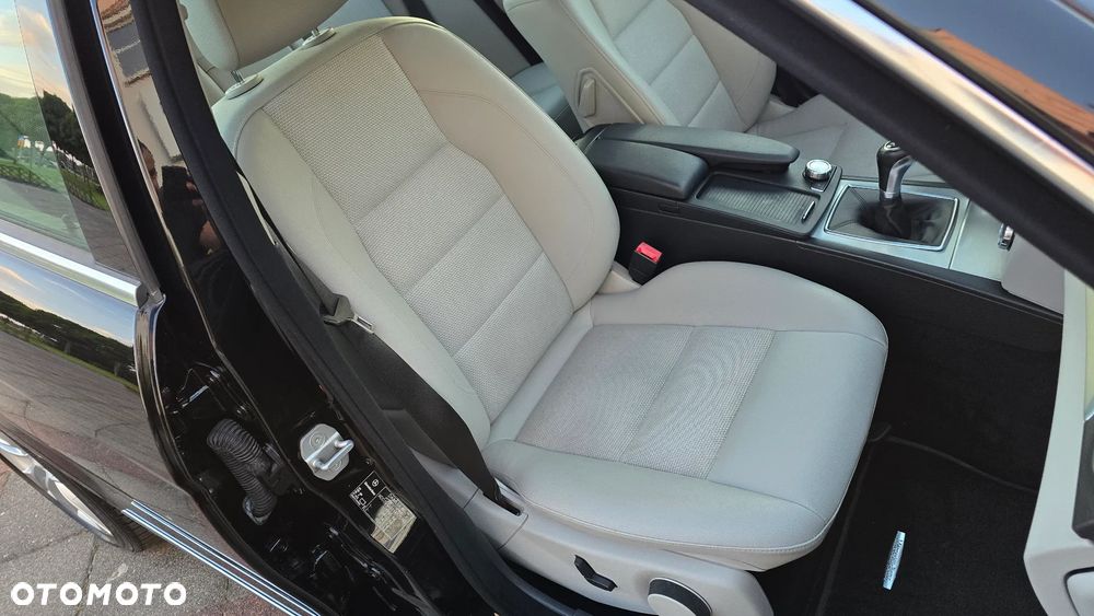 Mercedes-Benz Klasa C 180 BlueEFFICIENCY Avantgarde - 23