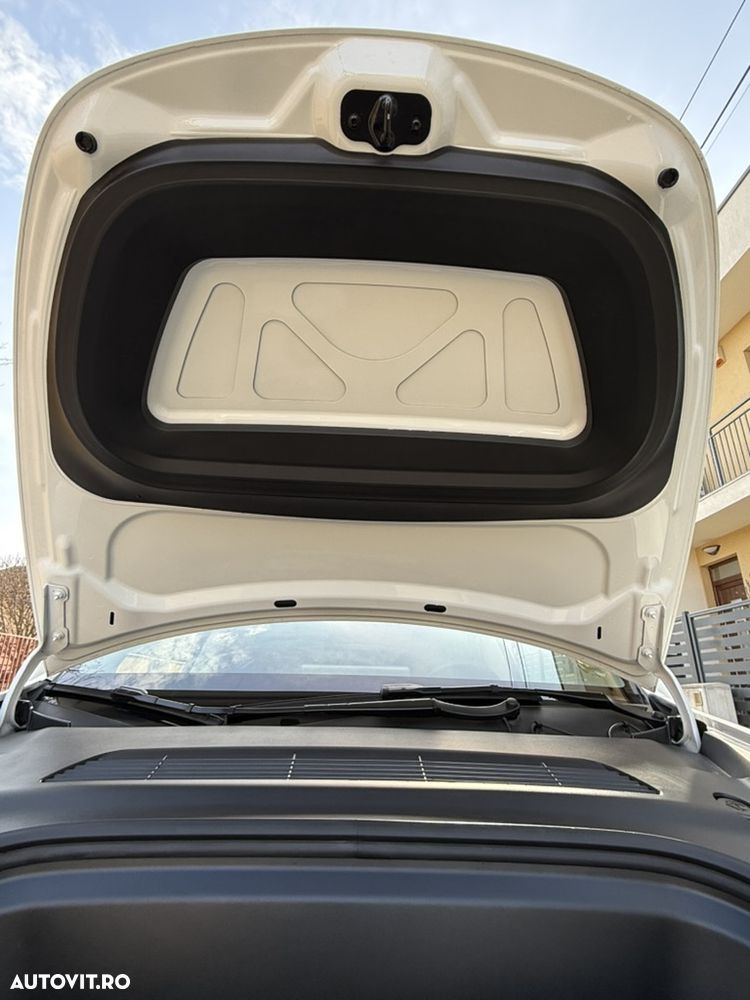 Tesla Model Y Long Range AWD - 18