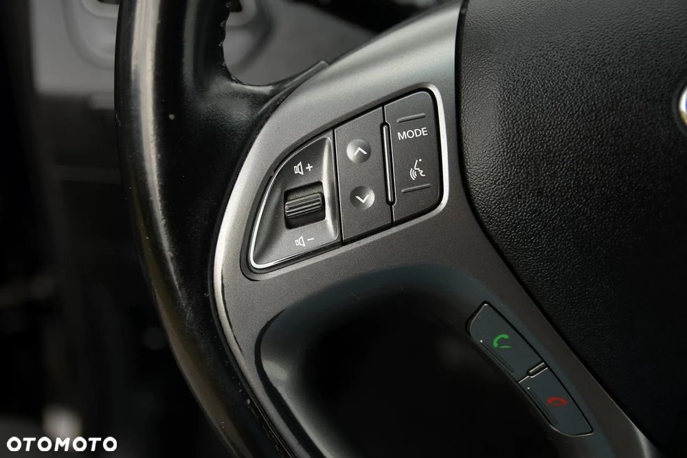 Hyundai ix35 2.0 CRDi 4WD Automatik Fifa World Cup Gold Edition - 34