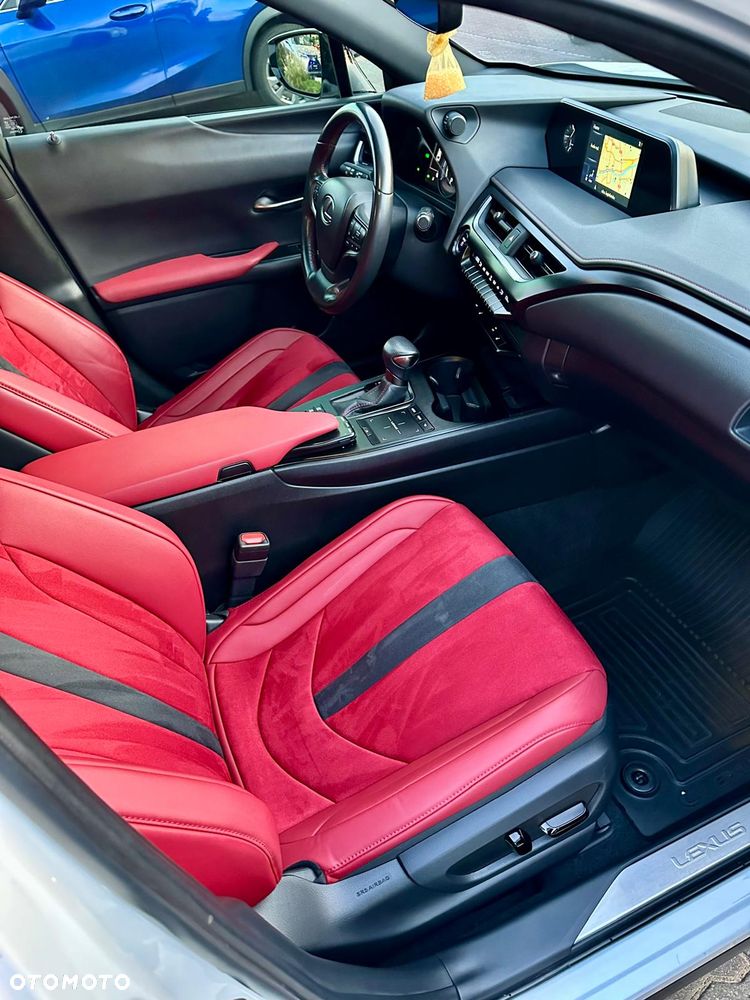 Lexus UX 250h - 34