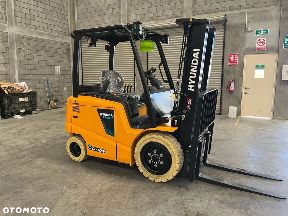 Hyundai 25 BE-X - 8