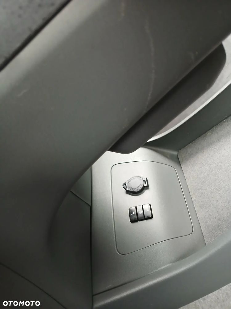 Toyota Prius (Hybrid) Executive - 35