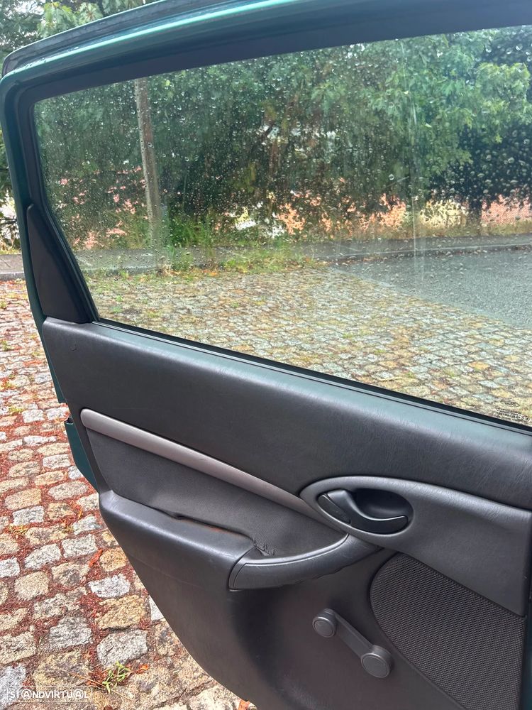 Ford Focus 1.8 TDdi Ambiente - 10