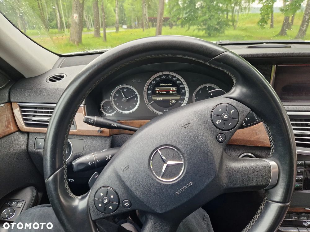 Mercedes-Benz Klasa E 220 CDI DPF BlueEFFICIENCY 7G-TRONIC Elegance - 33