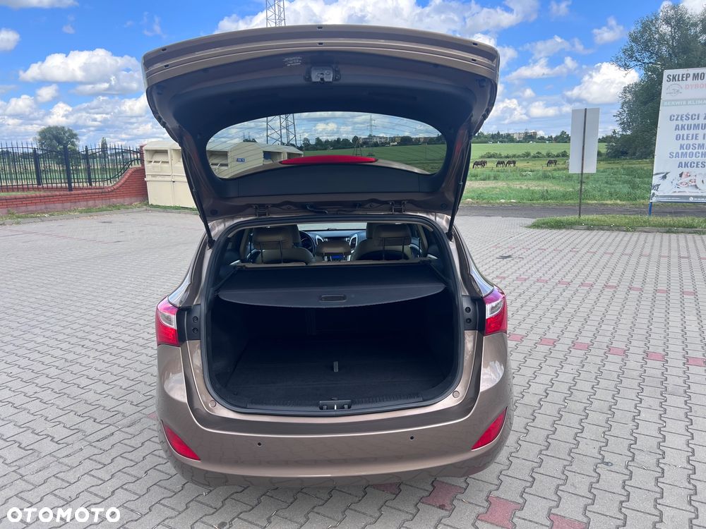 Hyundai i30 i30cw blue 1.6 CRDi Trend - 11