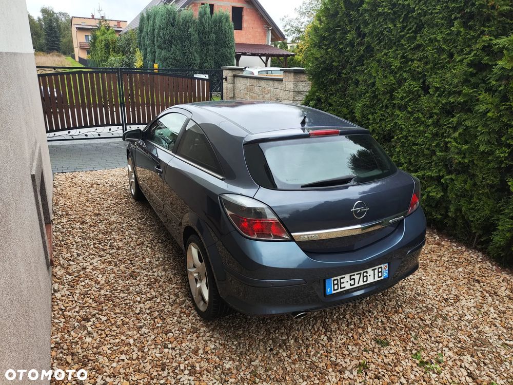Opel Astra GTC 1.6 Turbo Innovation - 4