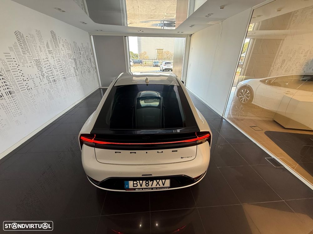 Toyota Prius 2.0 Plug-in Premium - 8