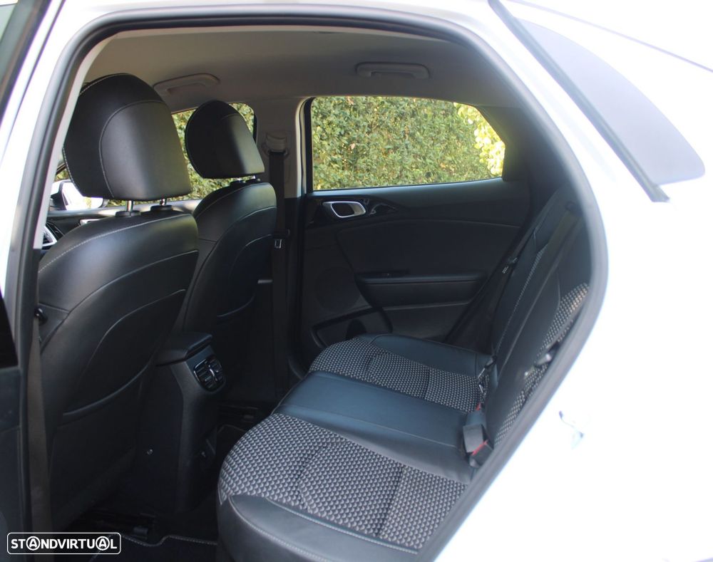 Kia XCeed 1.6 GDi PHEV Drive - 11
