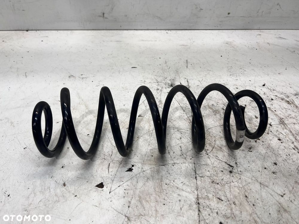 SPRĘŻYNA TYLNA LEWA LUB PRAWA AUDI A3 8V VOLKSWAGEN SEAT SKODA 5Q0511115JT - 2