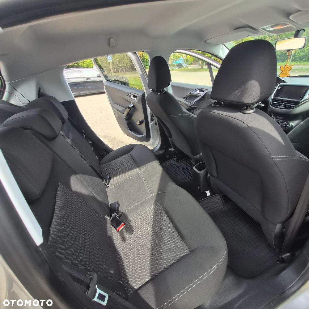 Peugeot 208 - 36
