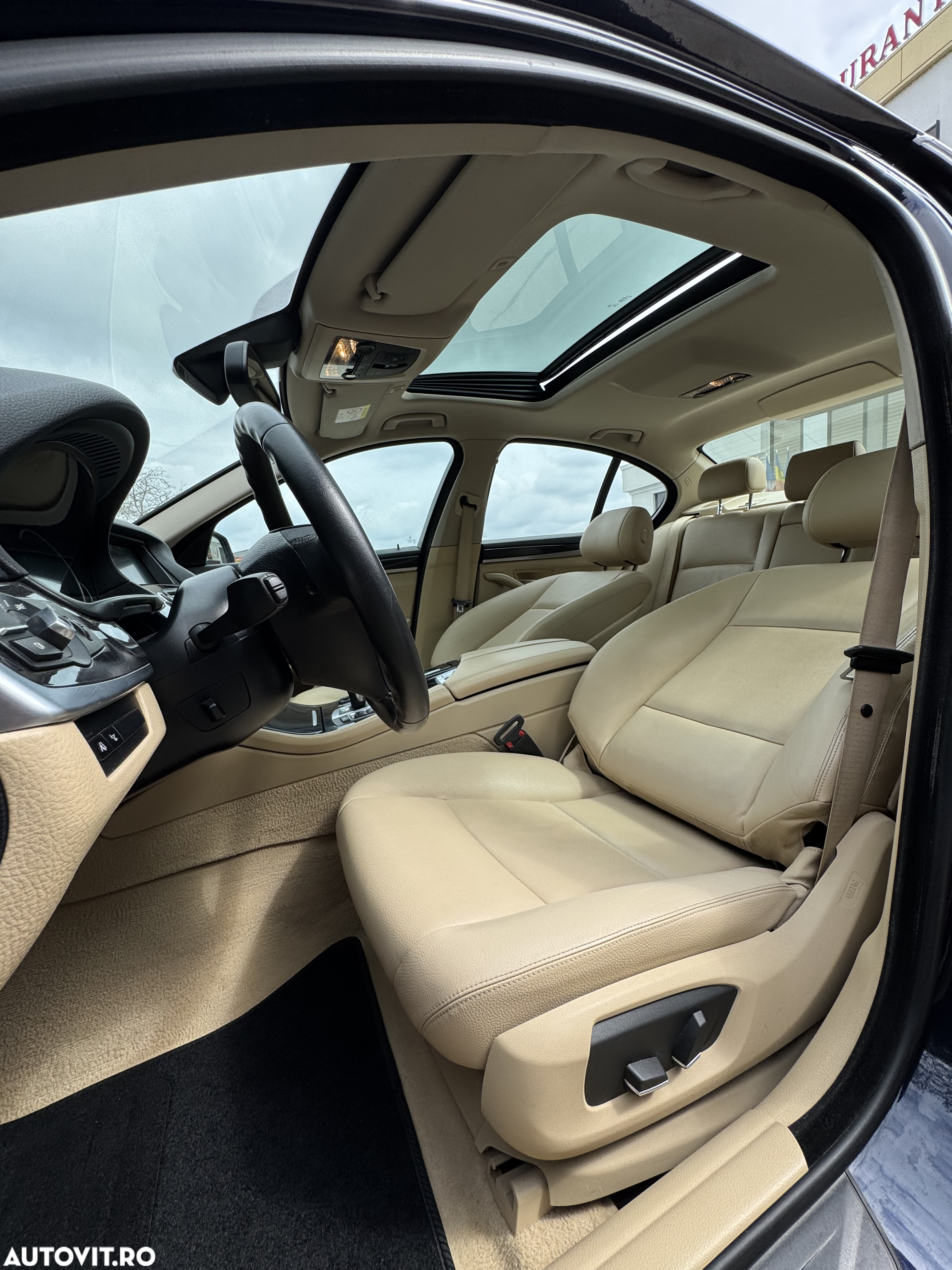 BMW Seria 5 520d Aut. Luxury Line - 4