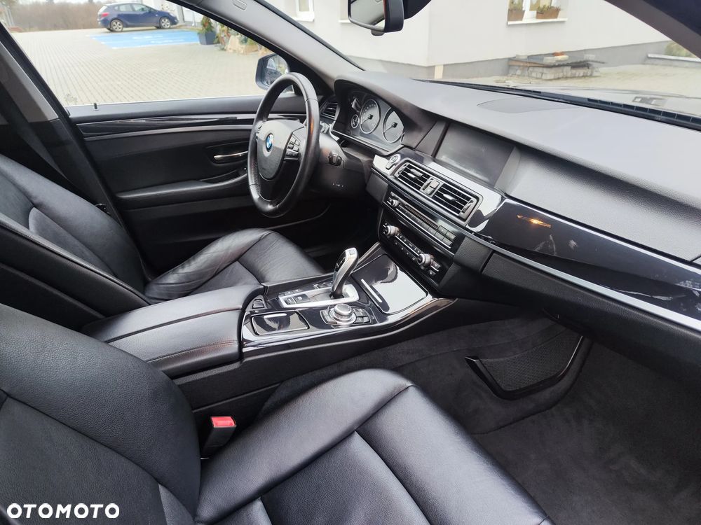 BMW Seria 5 525d xDrive Sport-Aut Luxury Line - 23