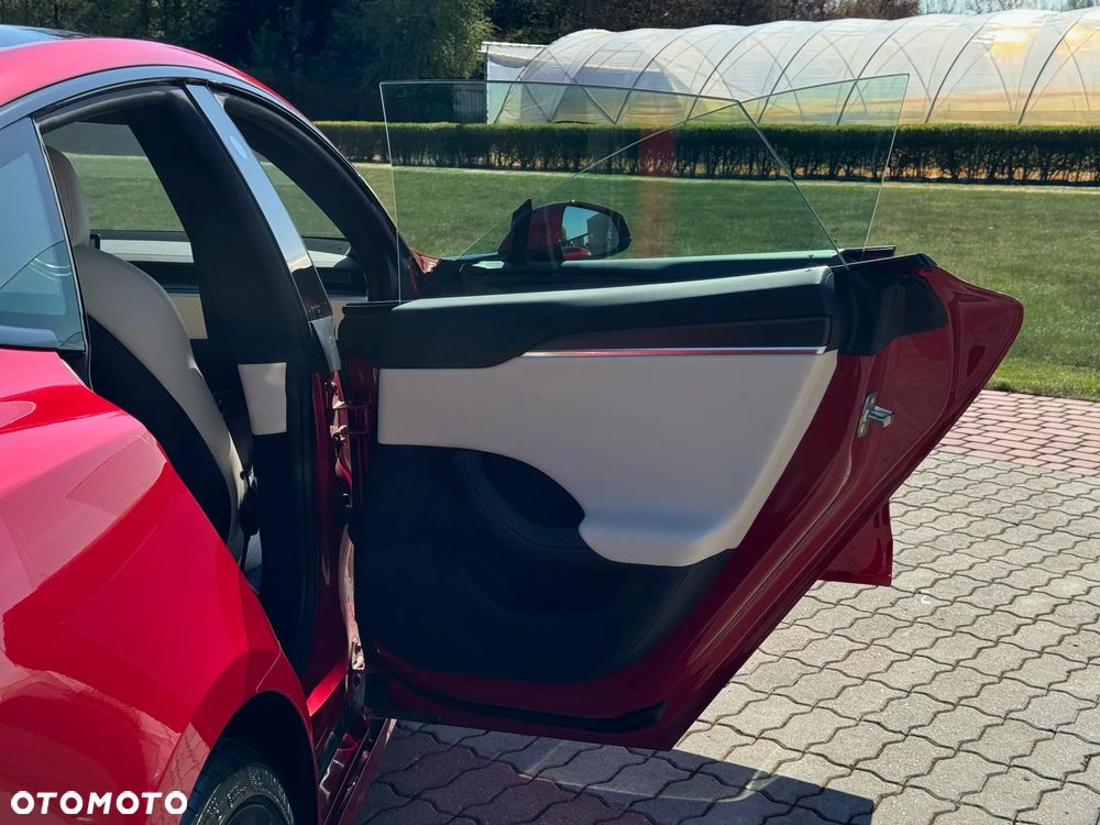 Tesla Model S Plaid - 30
