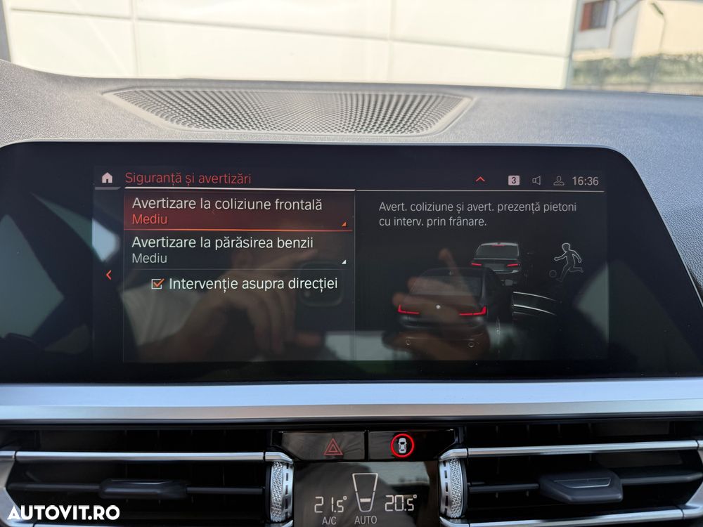 BMW Seria 3 320d Aut. Sport Line - 31