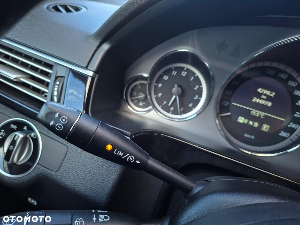 Mercedes-Benz Klasa E 200 CGI BlueEFFICIENCY Automatik Avantgarde - 24