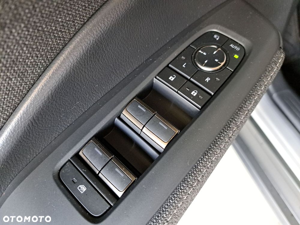 Lexus LBX 1.5 Hybrid - 33
