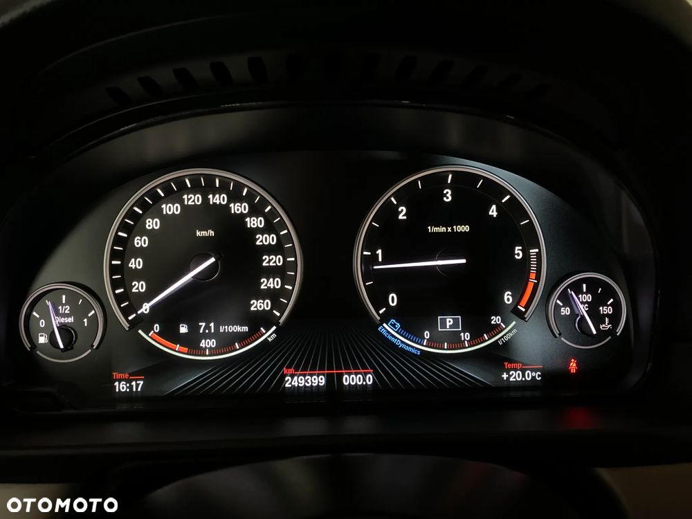 BMW Seria 5 520d xDrive - 13