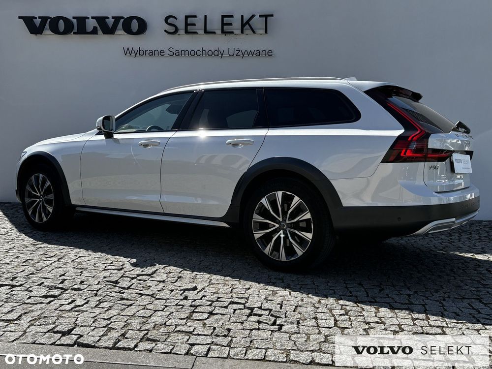 Volvo V90 Cross Country - 4