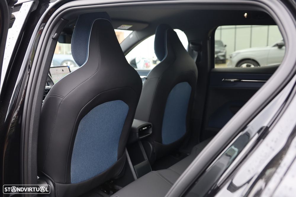 Volvo EX30 51 kWh Single Motor Black Edition - 15