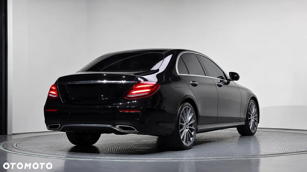 Mercedes-Benz Klasa E 300 9G-TRONIC AMG Line - 2