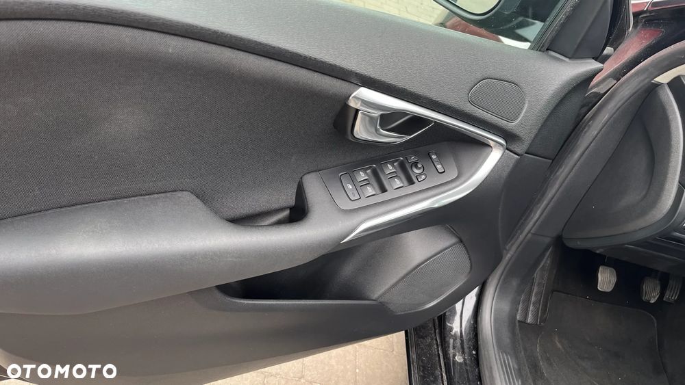 Volvo V40 D3 Momentum - 19