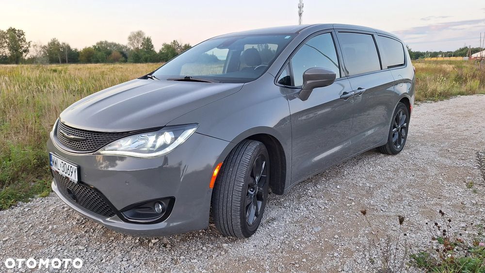 Chrysler Pacifica - 3