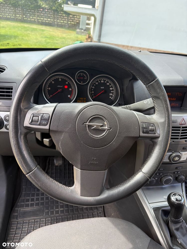 Opel Astra 1.9 CDTI - 12