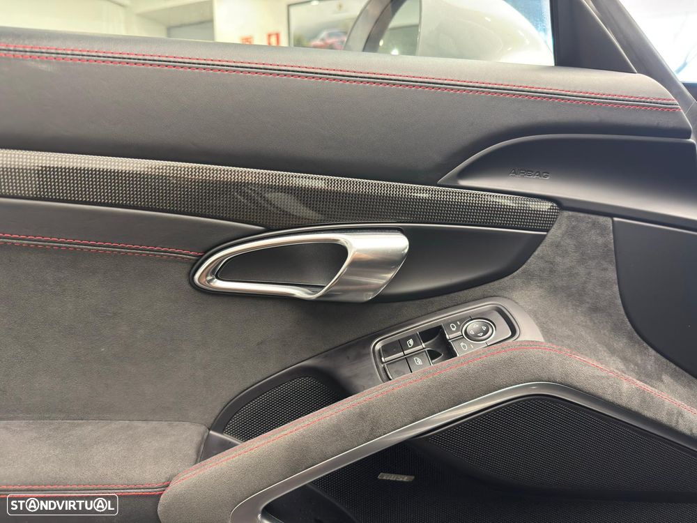 Porsche 911 (991) Carrera 4 GTS PDK - 35
