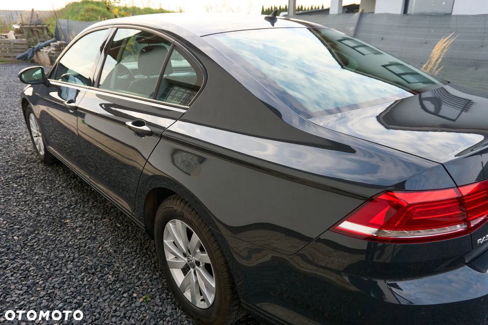 Volkswagen Passat 2.0 TDI SCR Trendline - 15