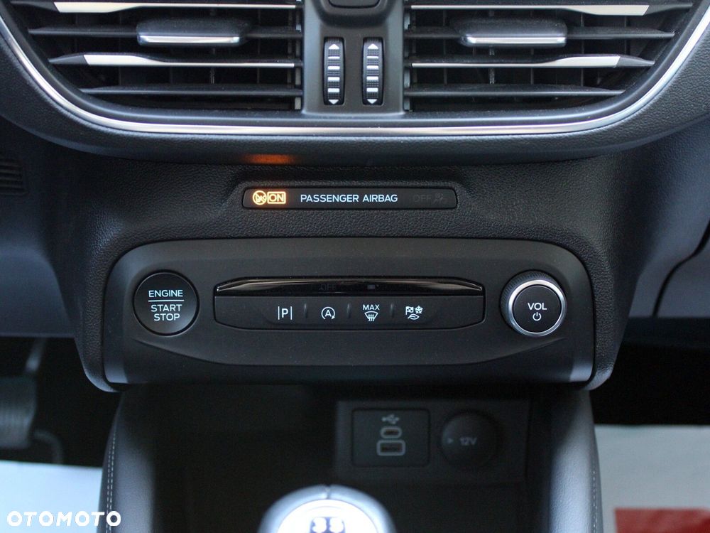 Ford Focus 1.0 EcoBoost Titanium X - 23