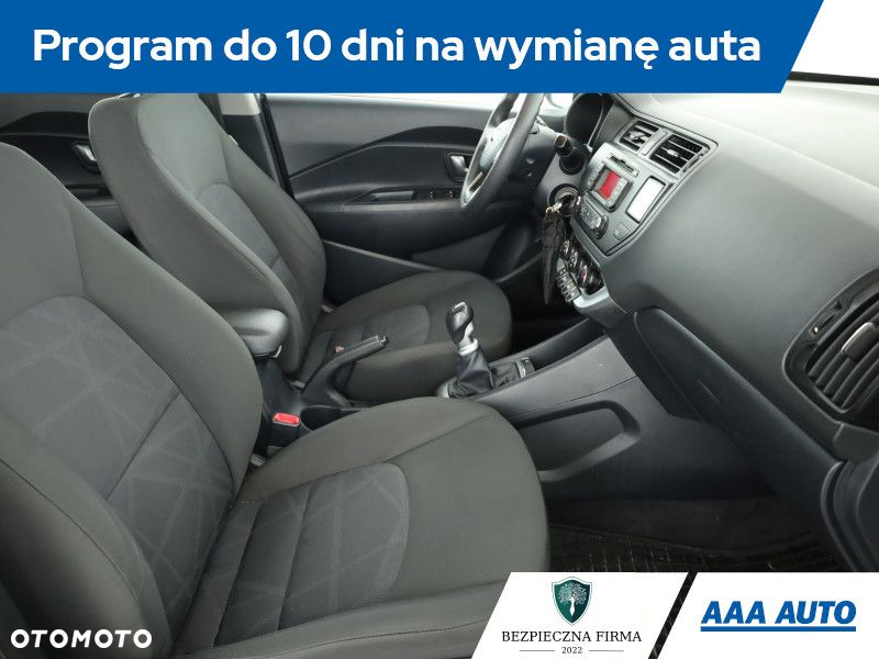 Kia Rio - 8