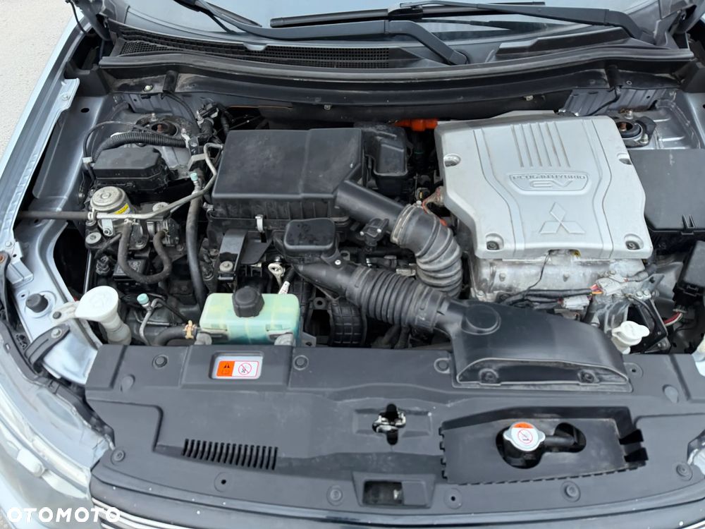 Mitsubishi Outlander 2.0 4WD Plus - 30