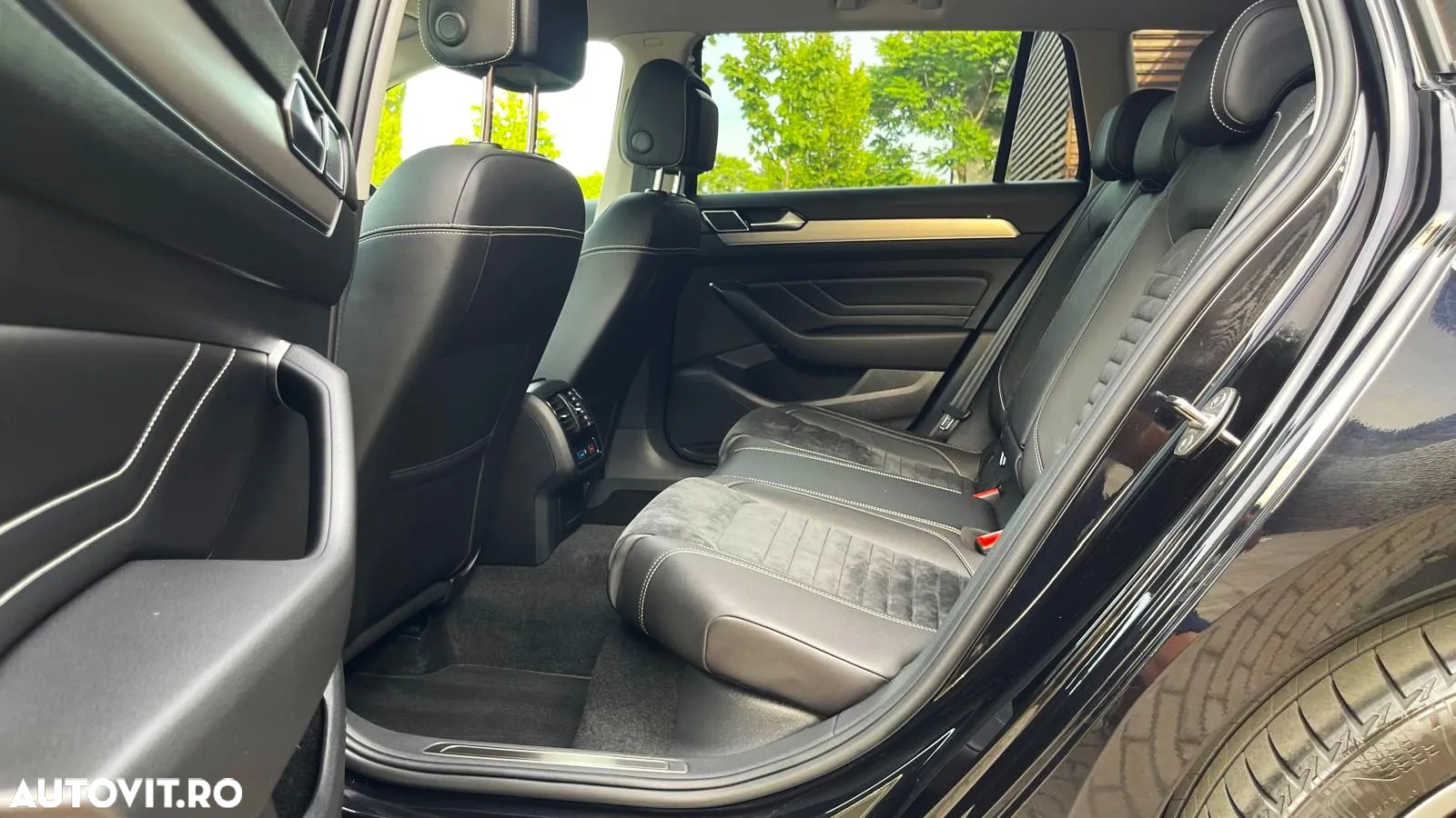 Volkswagen Passat Variant 2.0 TDI SCR DSG Elegance - 20