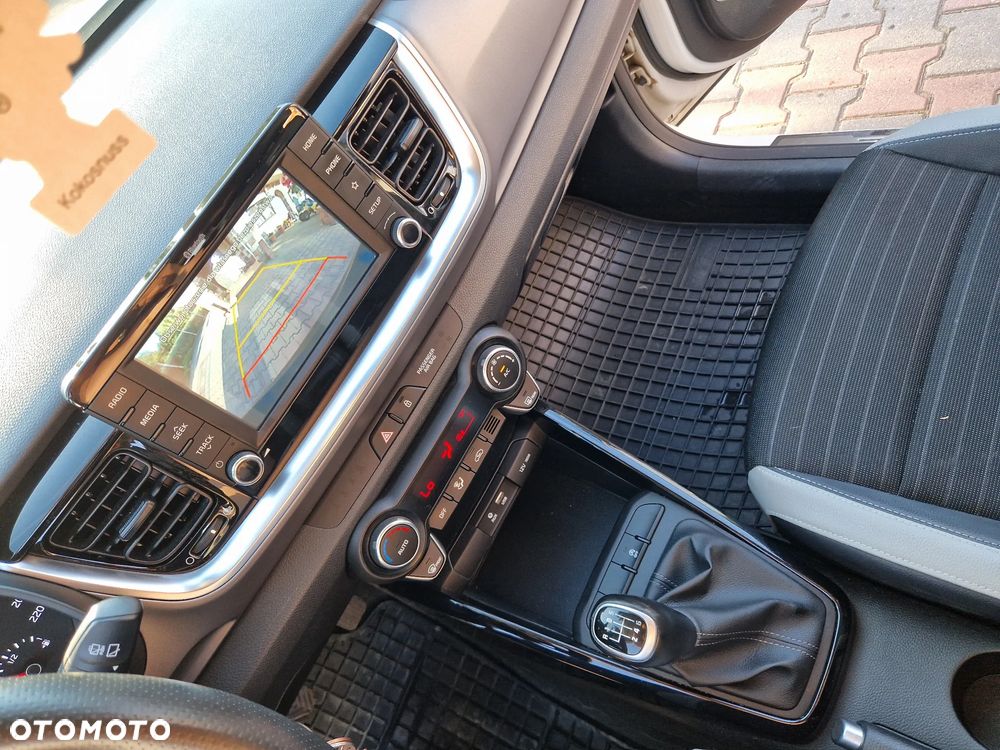Kia Stonic 1.4 L - 19