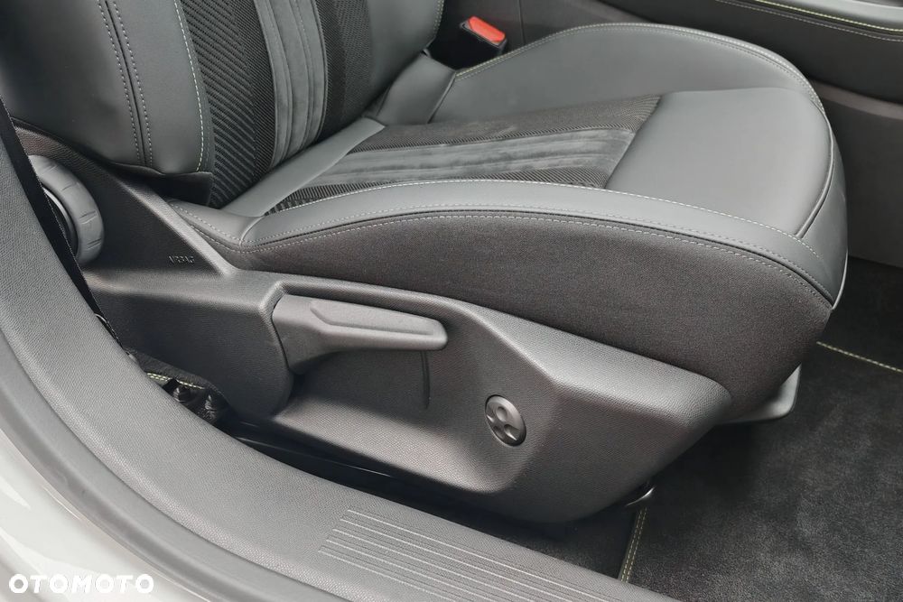 Peugeot 308 1.2 PureTech GT Pack S&S EAT8 - 24
