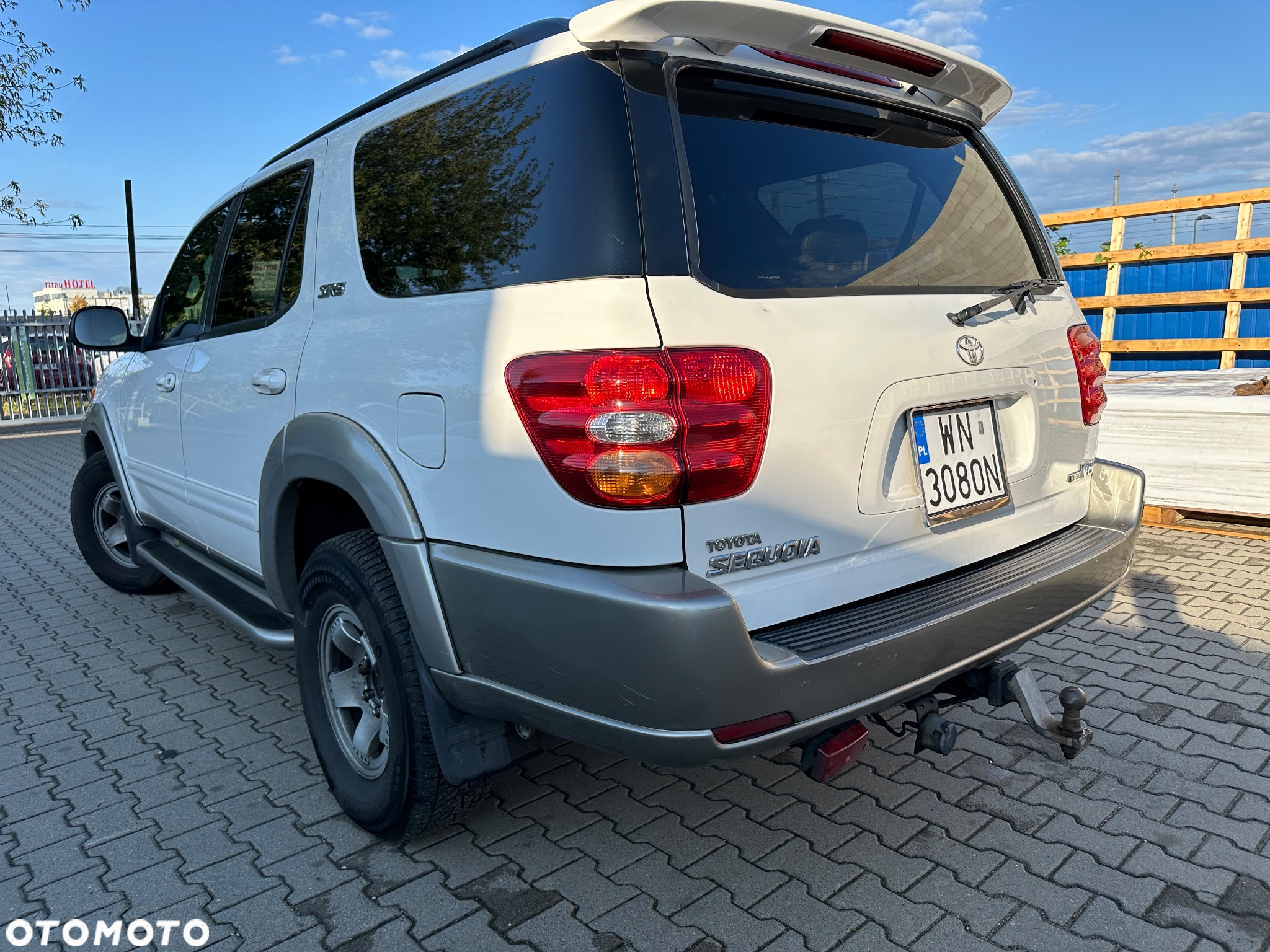 Toyota Sequoia - 6