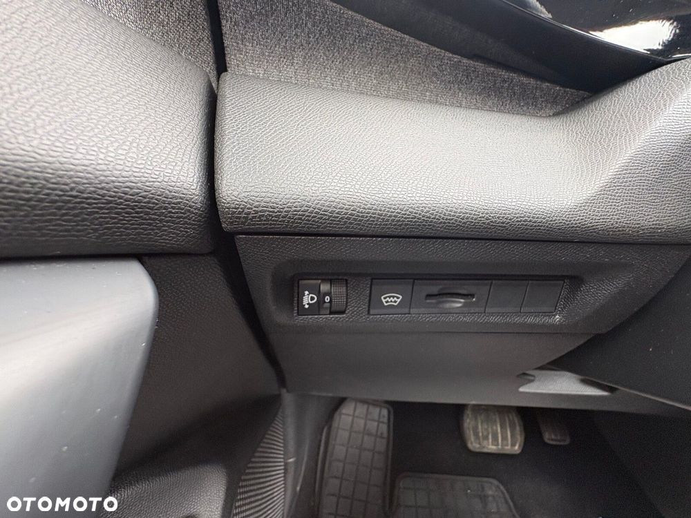 Peugeot 408 1.2 PureTech Allure S&S EAT8 - 17