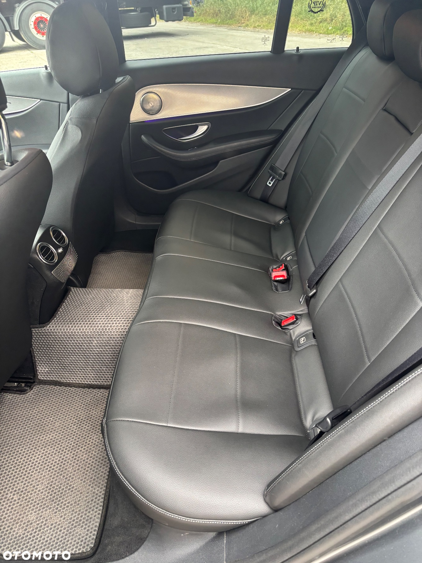 Mercedes-Benz Klasa E 220 d 4Matic T 9G-TRONIC Avantgarde - 14