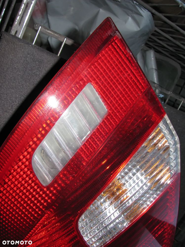 SKODA FABIA II LAMPA PRAWA TYŁ TYLNA EUROPA HB - 2