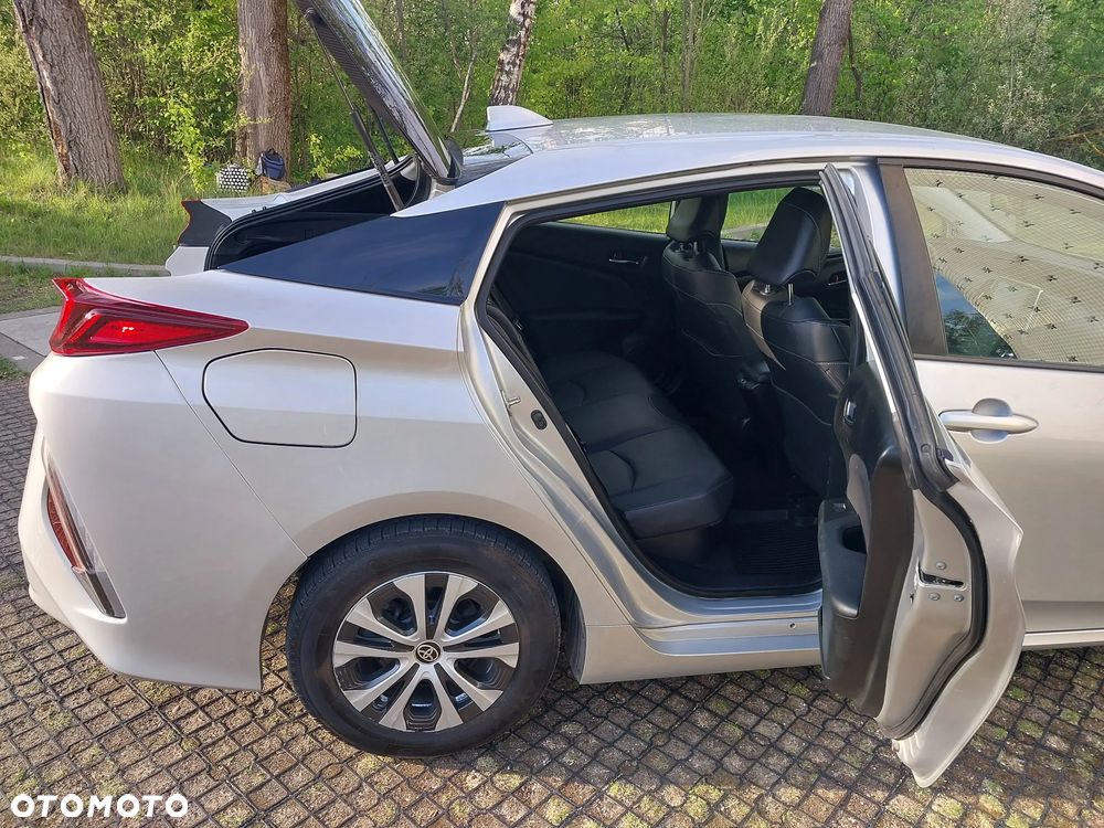 Toyota Prius Hybrid - 11