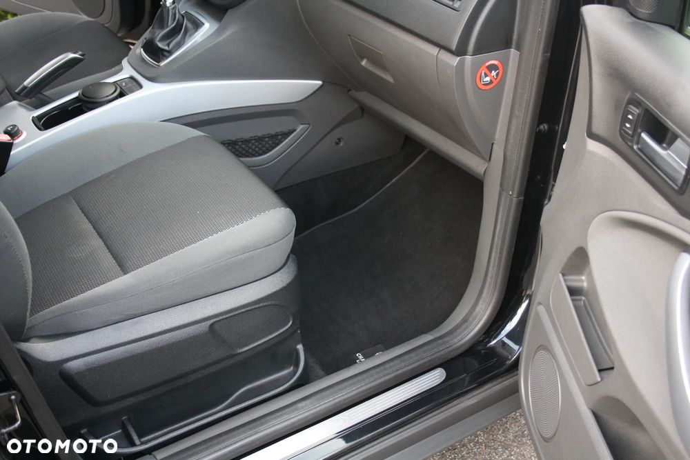 Ford Kuga 2.0 TDCi 2x4 Champions Edition - 19